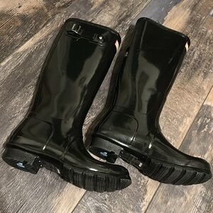 (7) Women’s Hunter Tall Black Gloss Boots